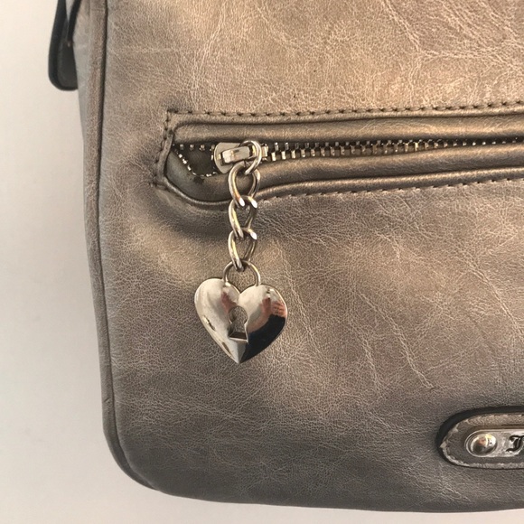 Juicy couture silver metallic over shoulder bag - Picture 3 of 7